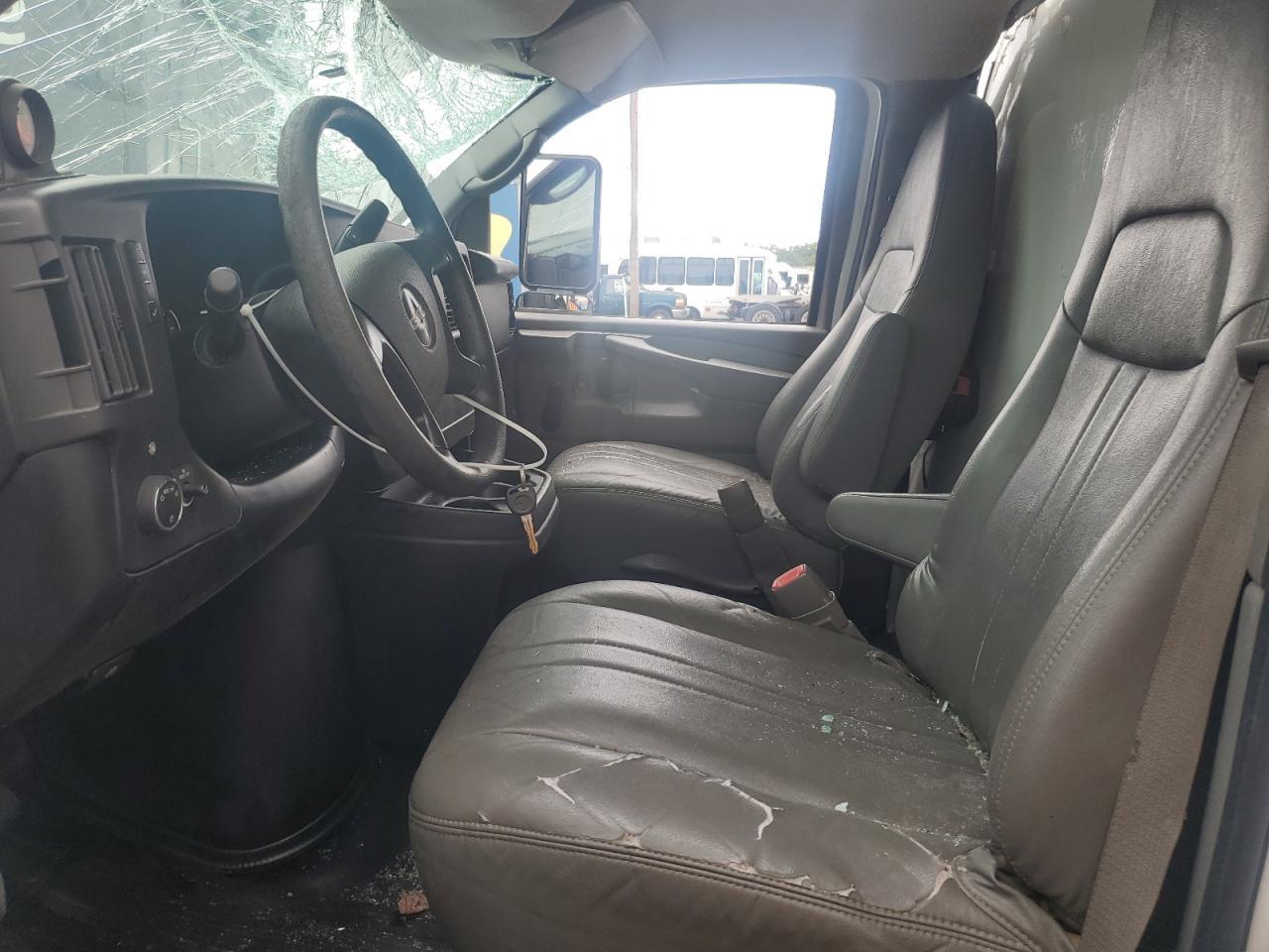 2012 GMC Savana Cutaway G3500 - Фото 7