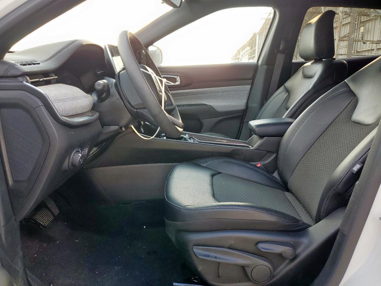 2025 Jeep Compass Latitude - Фото 7