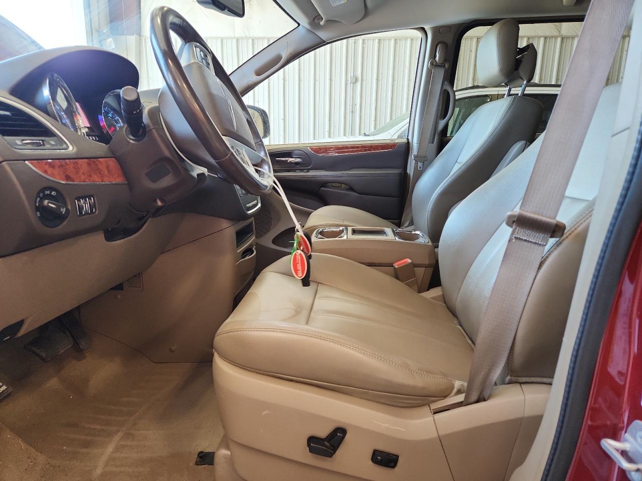 2015 Chrysler Town & Country Touring - Image 7