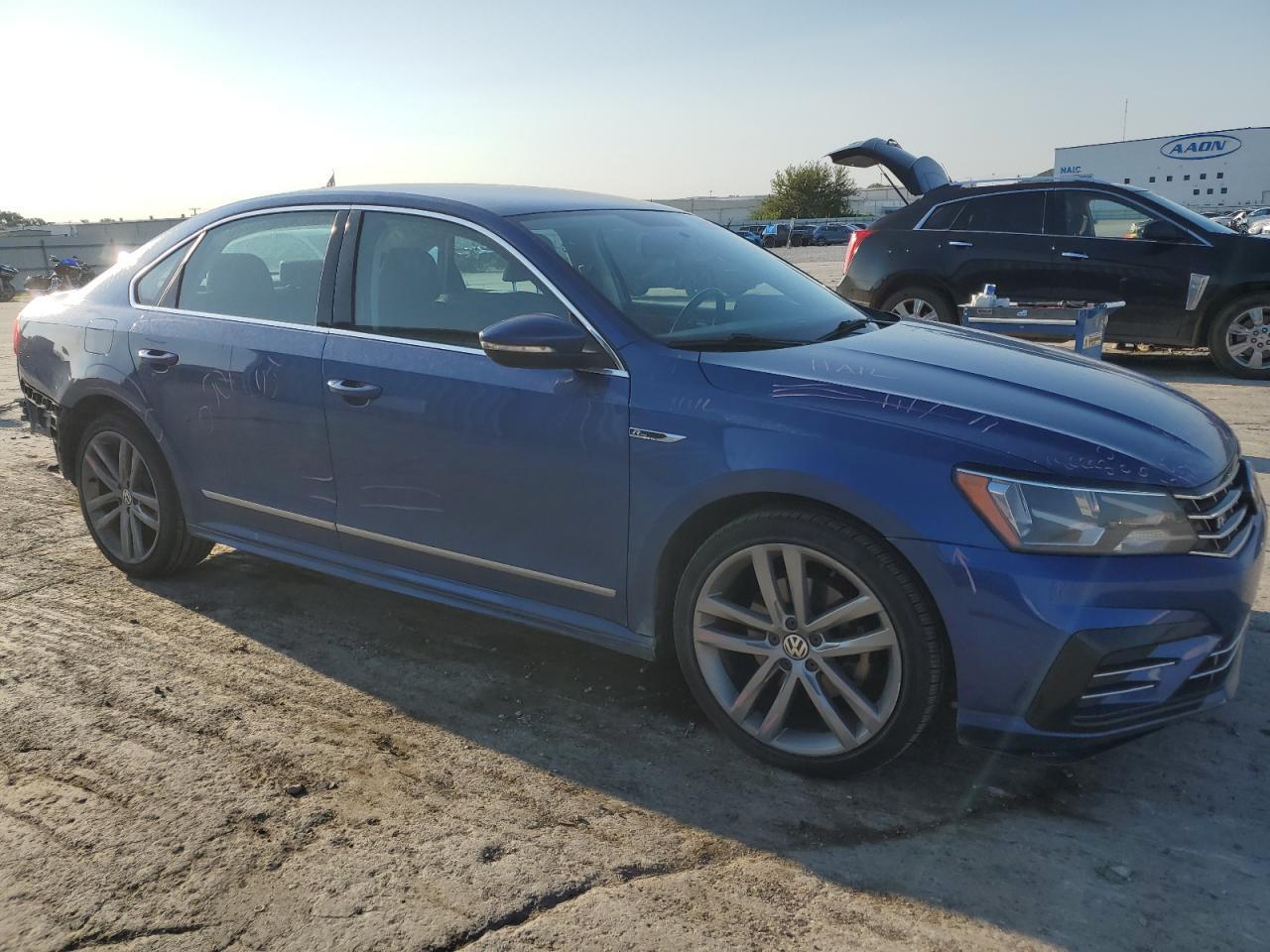 2017 Volkswagen Passat R-Line - Фото 4