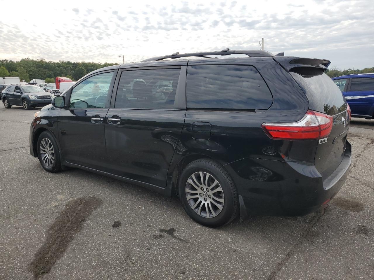 2018 Toyota Sienna Xle - Фото 2