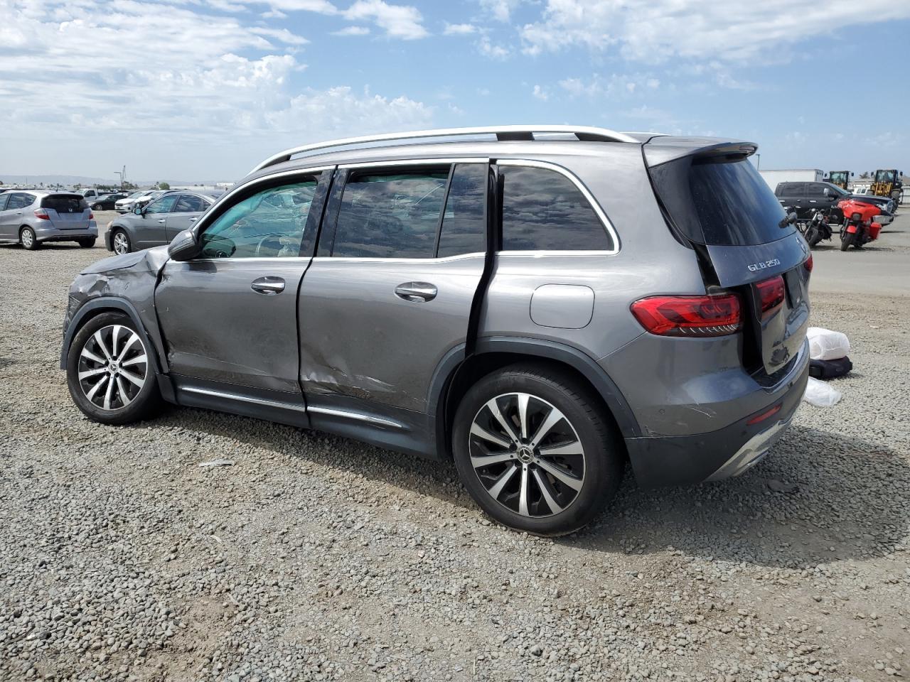 2023 Mercedes-Benz Glb 250 - Фото 2