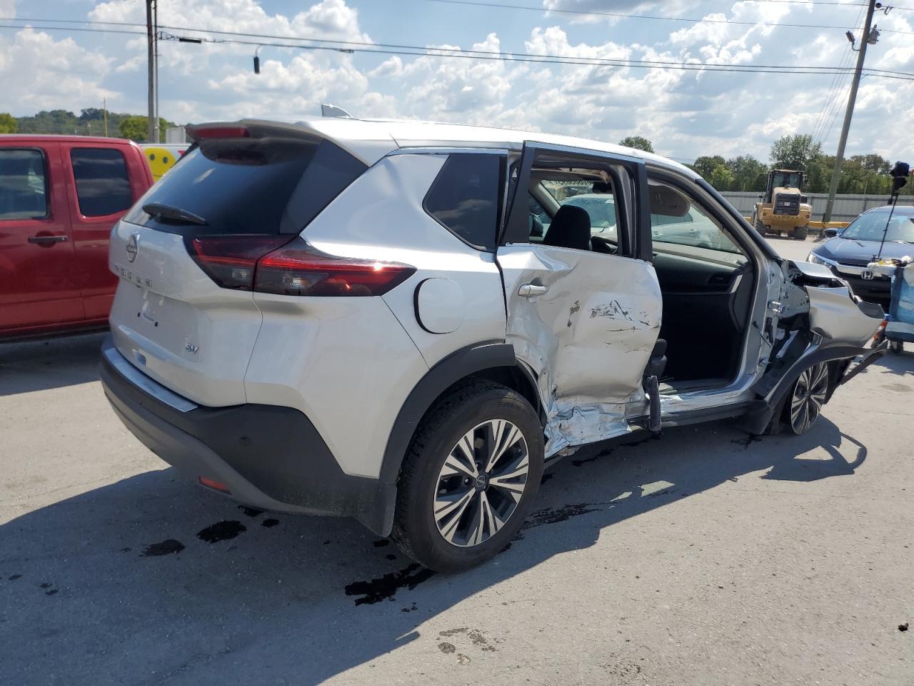 2023 Nissan Rogue Sv - Фото 3