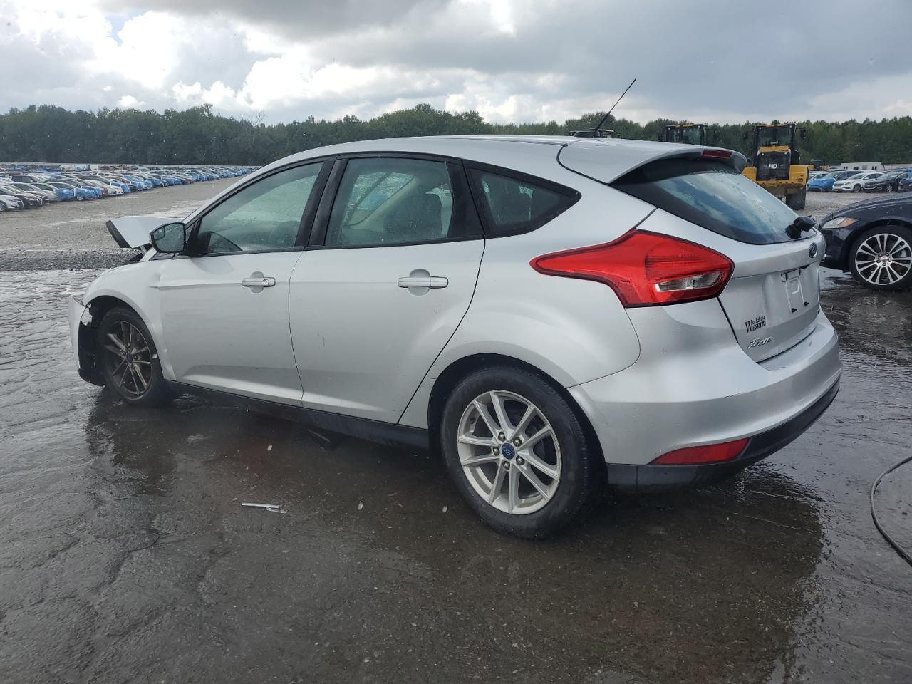 2017 Ford Focus Se - Image 2