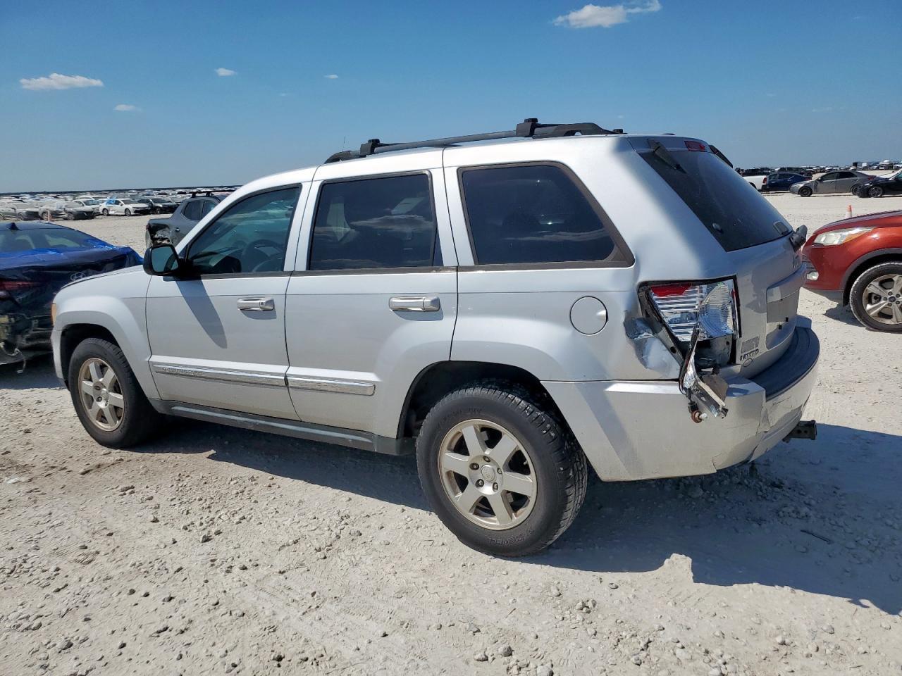 2010 Jeep Grand Cherokee Laredo - Image 2