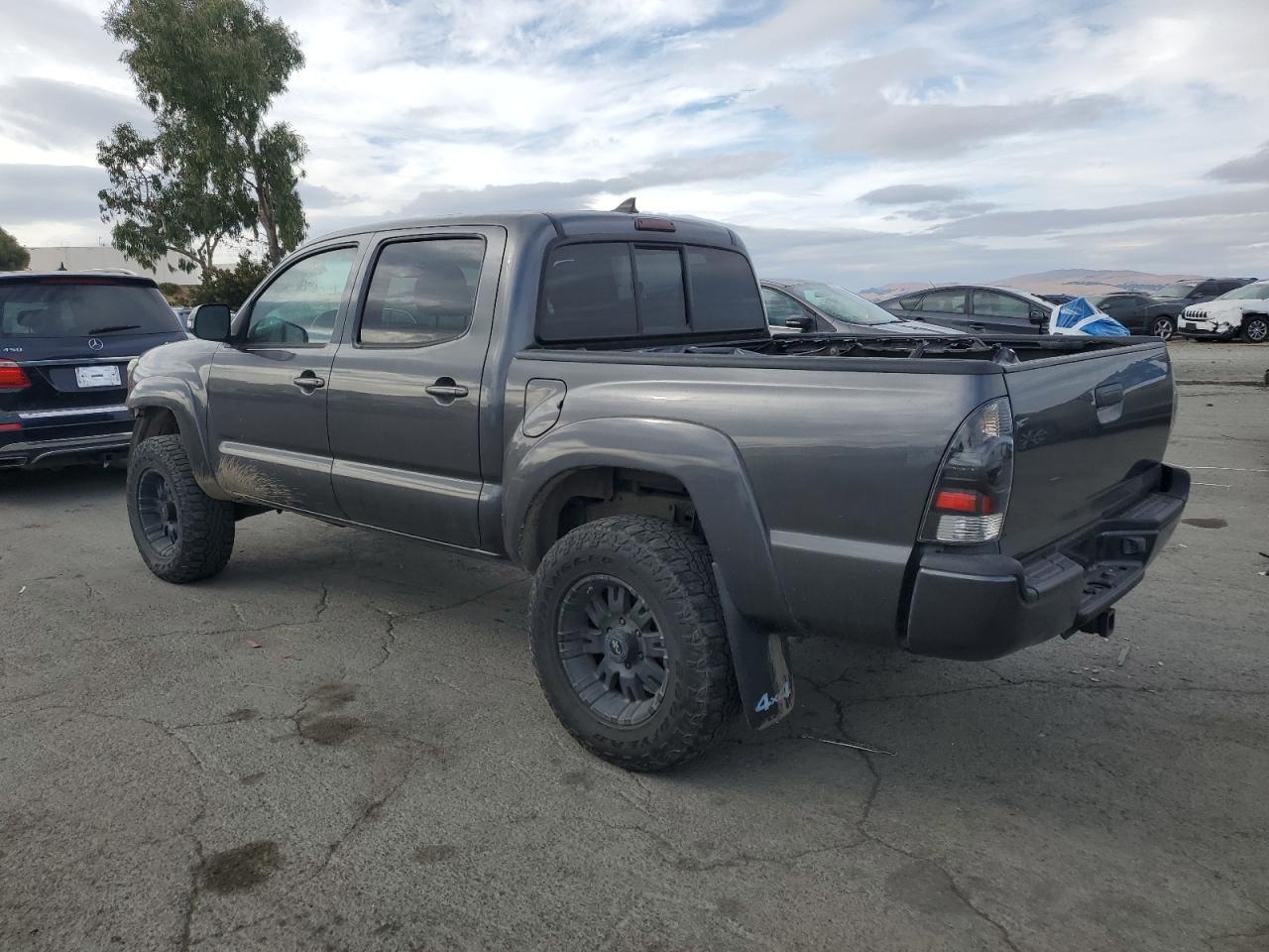 2014 Toyota Tacoma Double Cab - Image 2