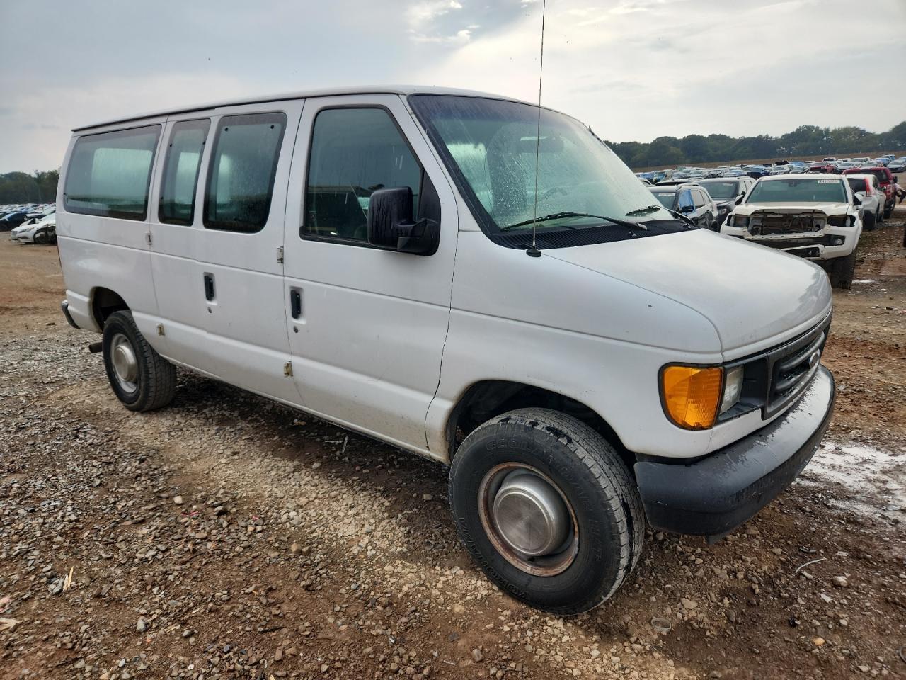 2003 Ford Econoline E350 Super Duty Van - Фото 4