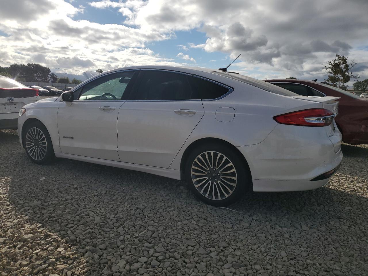 2018 Ford Fusion Titanium/Platinum Hev - Фото 2