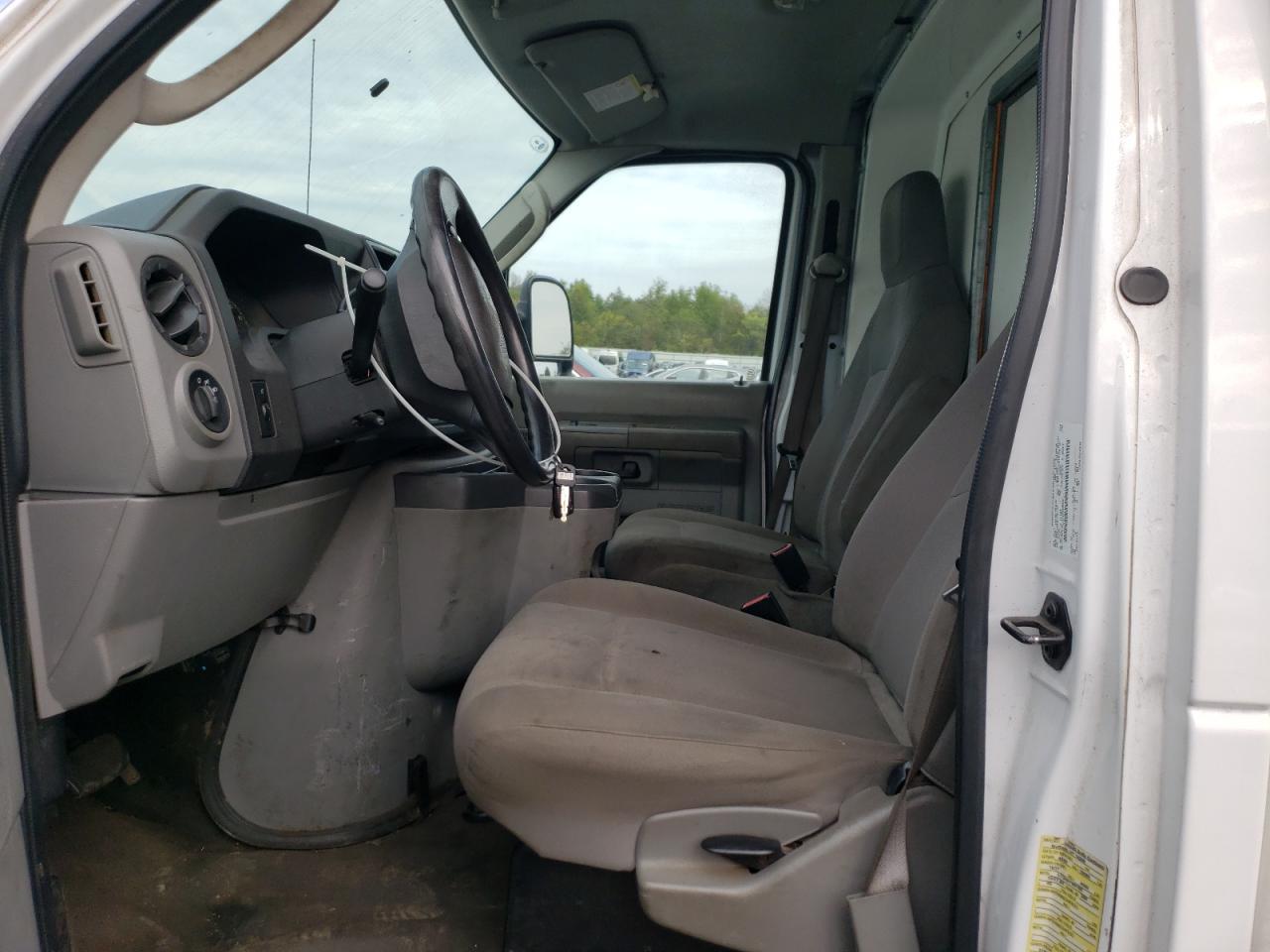 2013 Ford Econoline E350 Super Duty Cutaway Van - Image 7