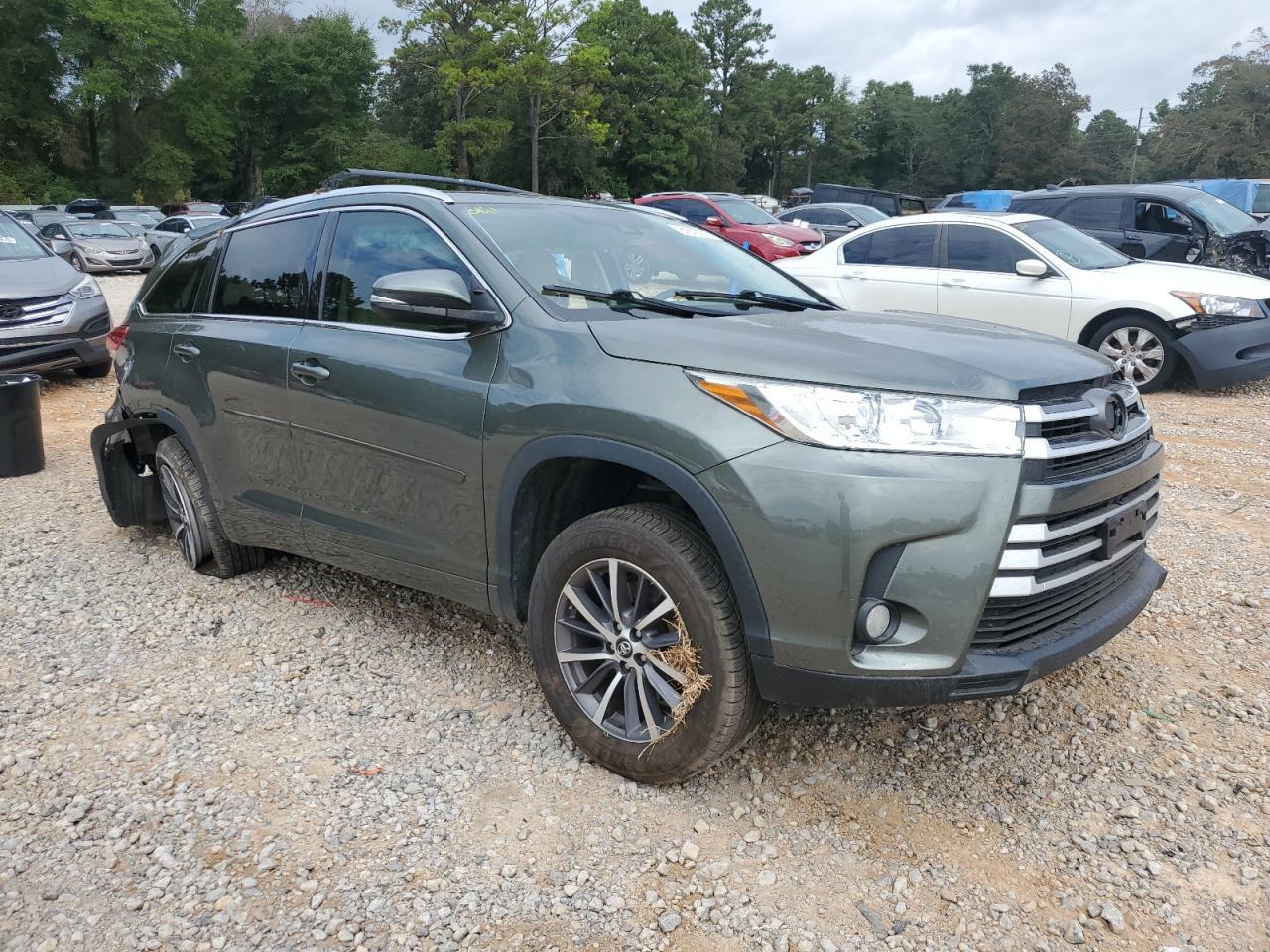 2017 Toyota Highlander Se - Фото 4