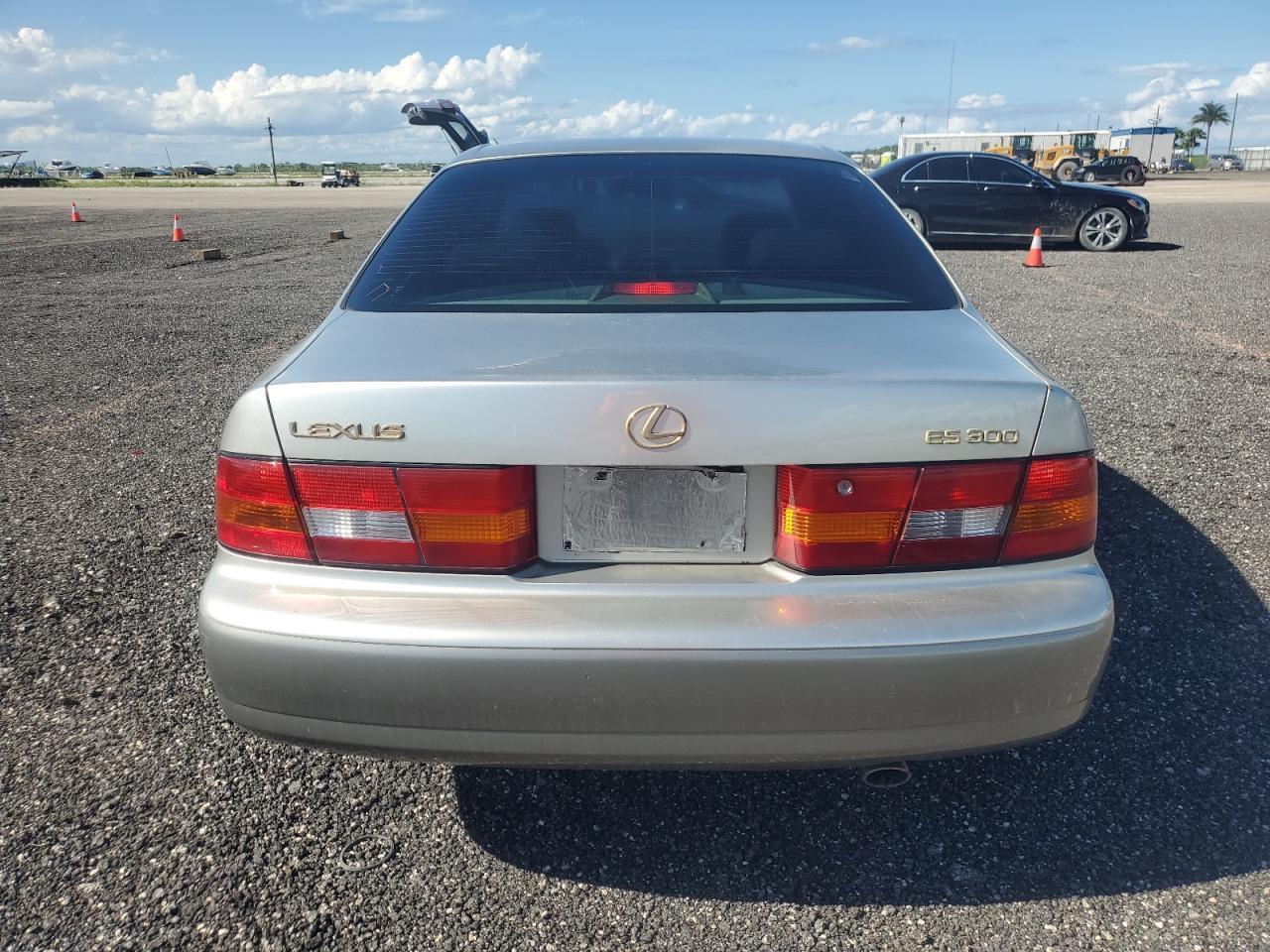 1999 Lexus Es 300 - Image 6