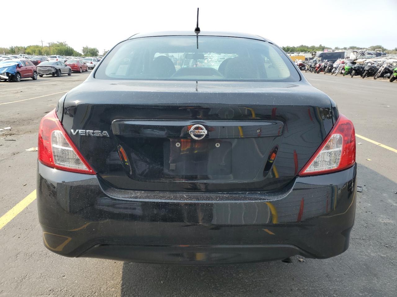 2017 Niss Versa S - Image 6