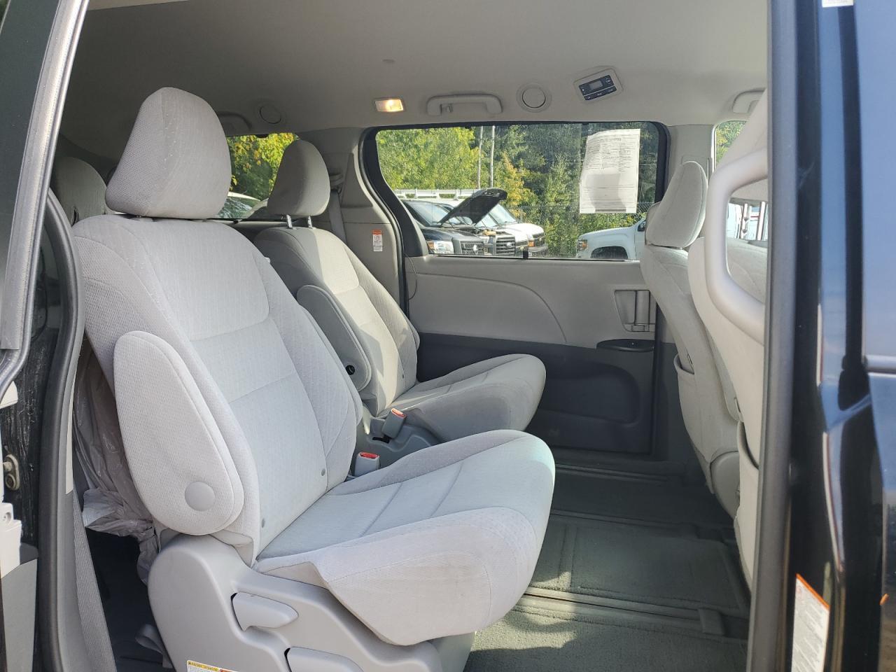 2016 Toyota Sienna Le - Фото 6