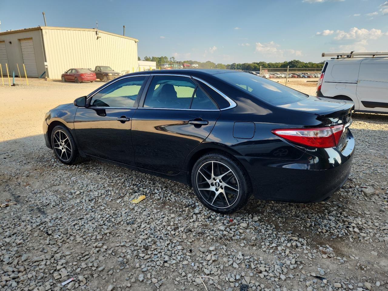 2016 Toyota Camry Le - Фото 2