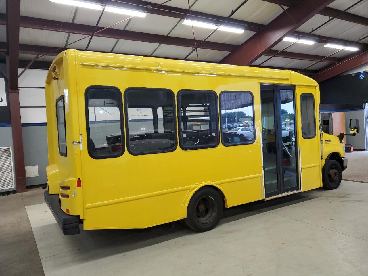 2019 Ford Econoline E450 Super Duty Cutaway Van - Фото 3