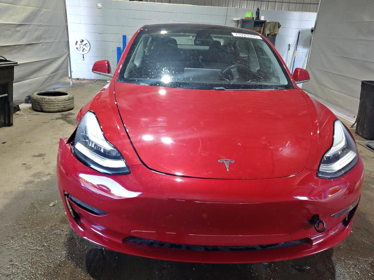 2018 Tesla Model 3 - Фото 5