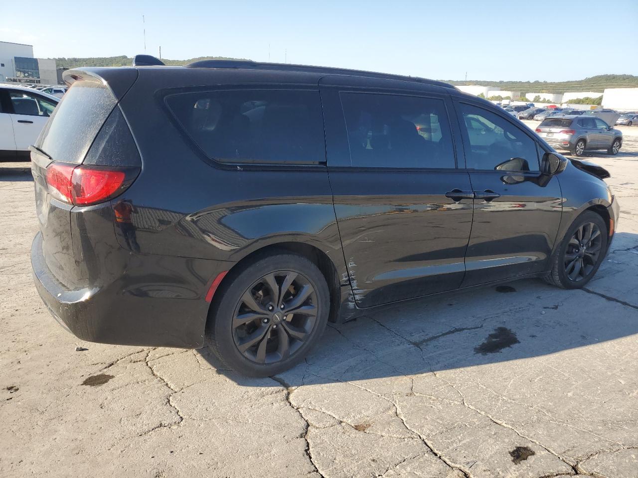 2019 Chrysler Pacifica Touring L Plus - Image 3