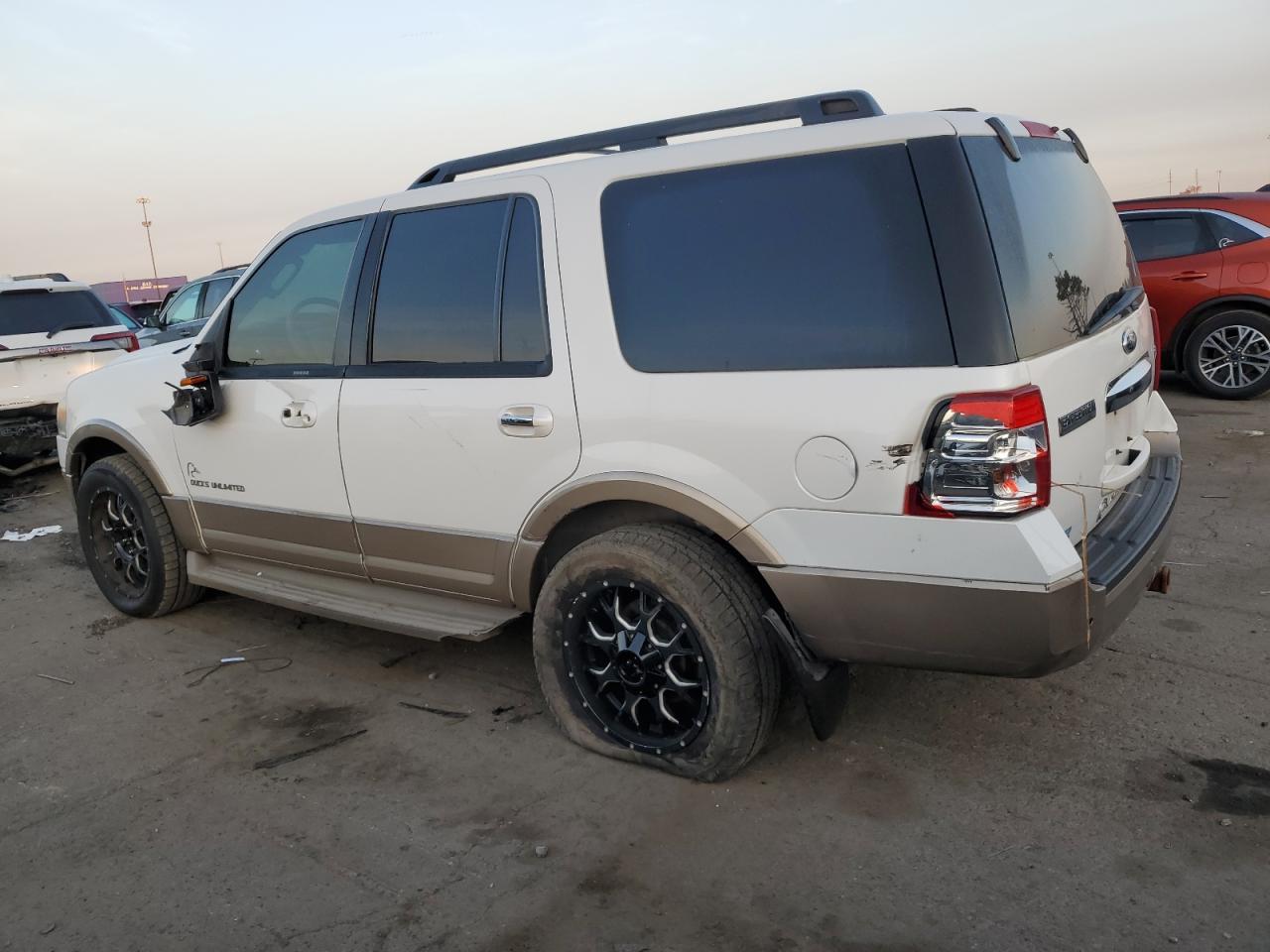 2013 Ford Expedition - Фото 2