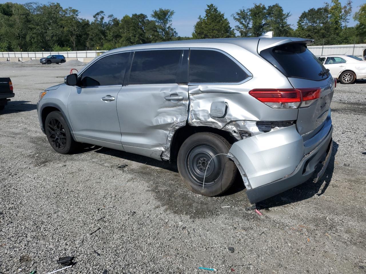 2017 Toyota Highlander Le Plus - Фото 2