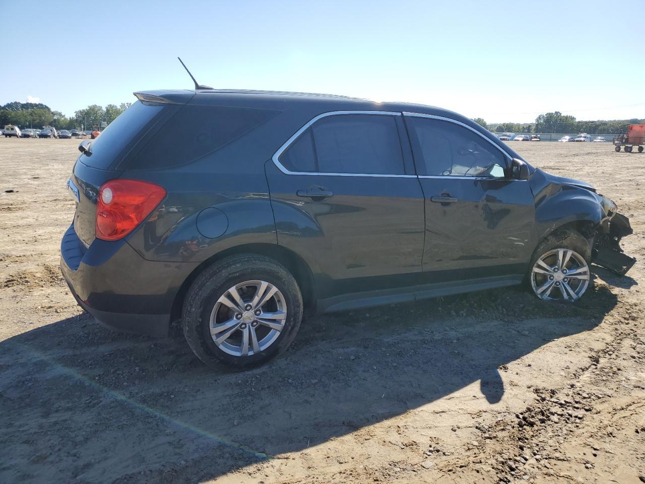 2014 Chevrolet Equinox Ls - Image 3