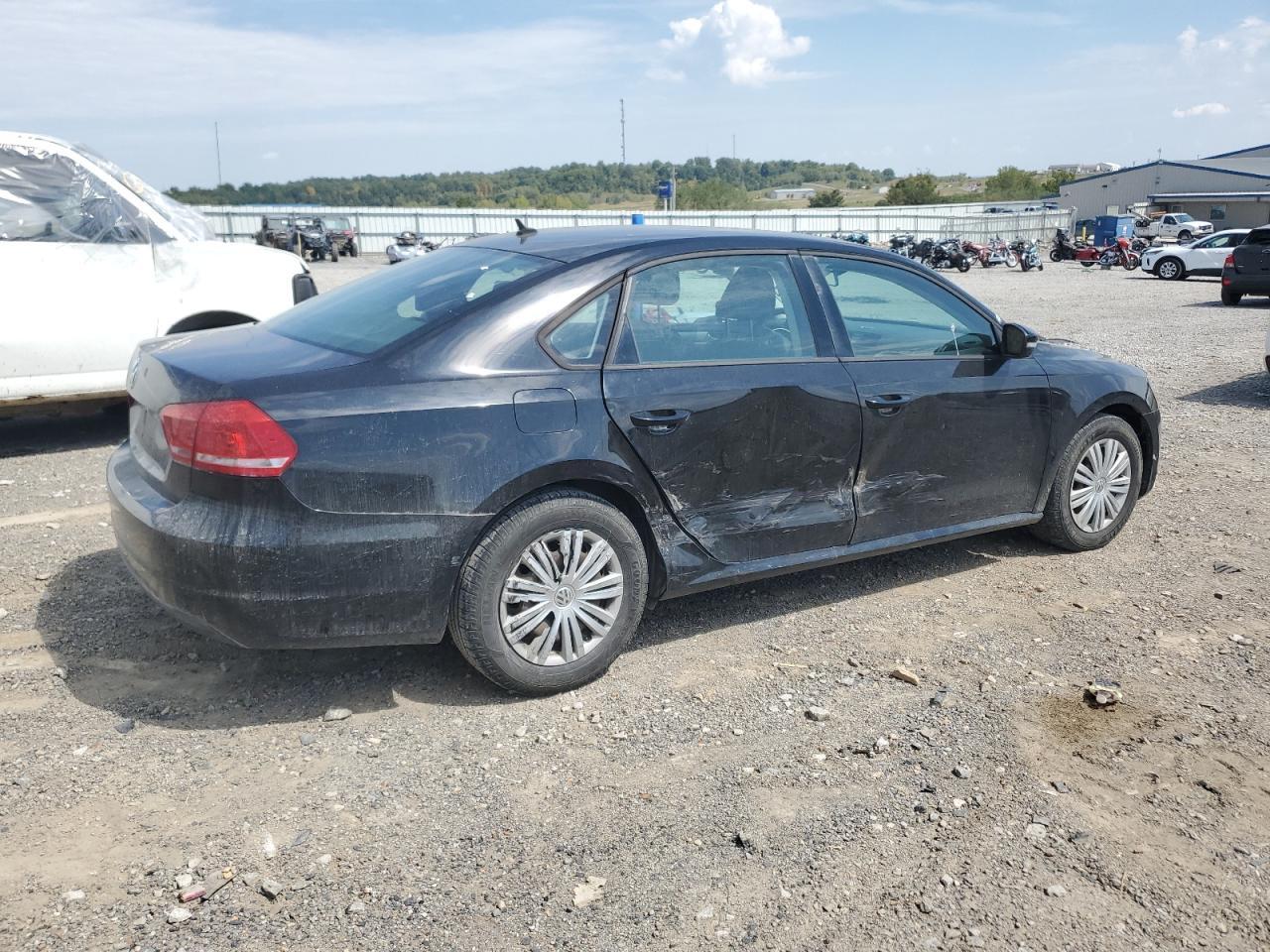 2014 Volkswagen Passat S - Фото 3