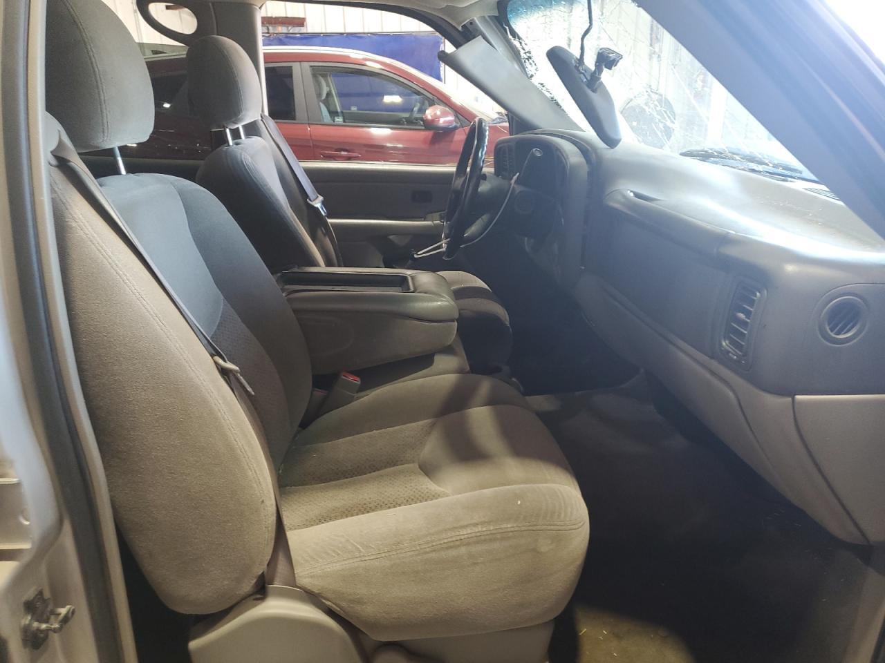 2004 Chevrolet Tahoe K1500 - Image 7