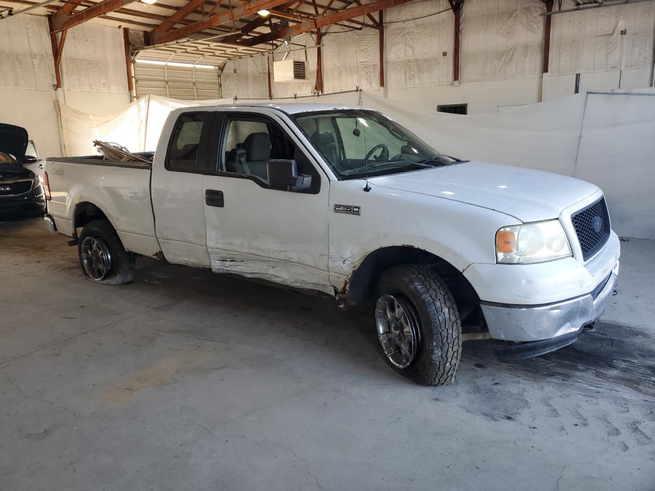 2005 Ford F150 - Фото 4