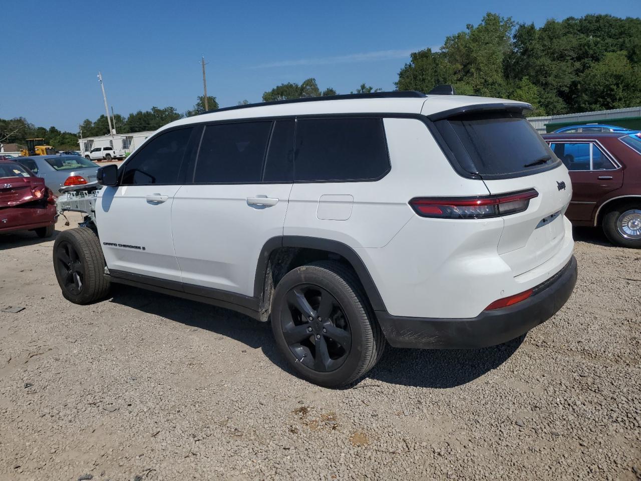 2024 Jeep Grand Cherokee L Laredo - Image 2