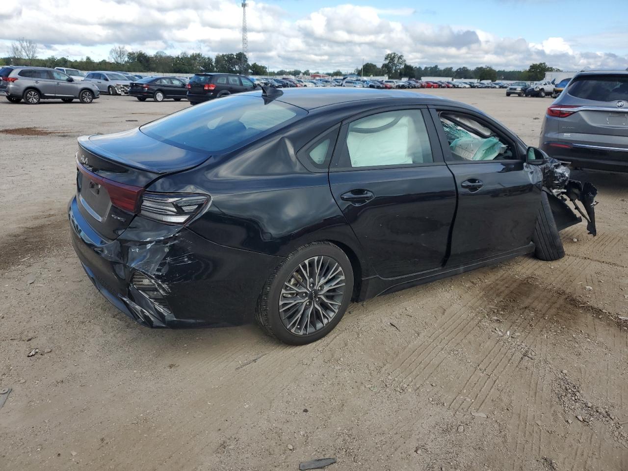 2023 Kia Forte Gt Line - Фото 3