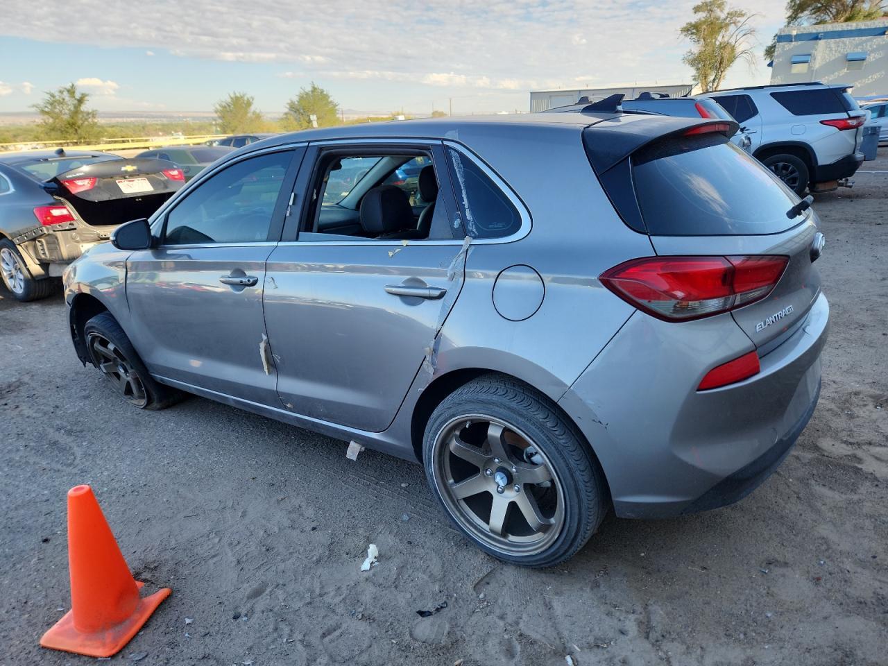 2020 Hyundai Elantra Gt - Фото 2