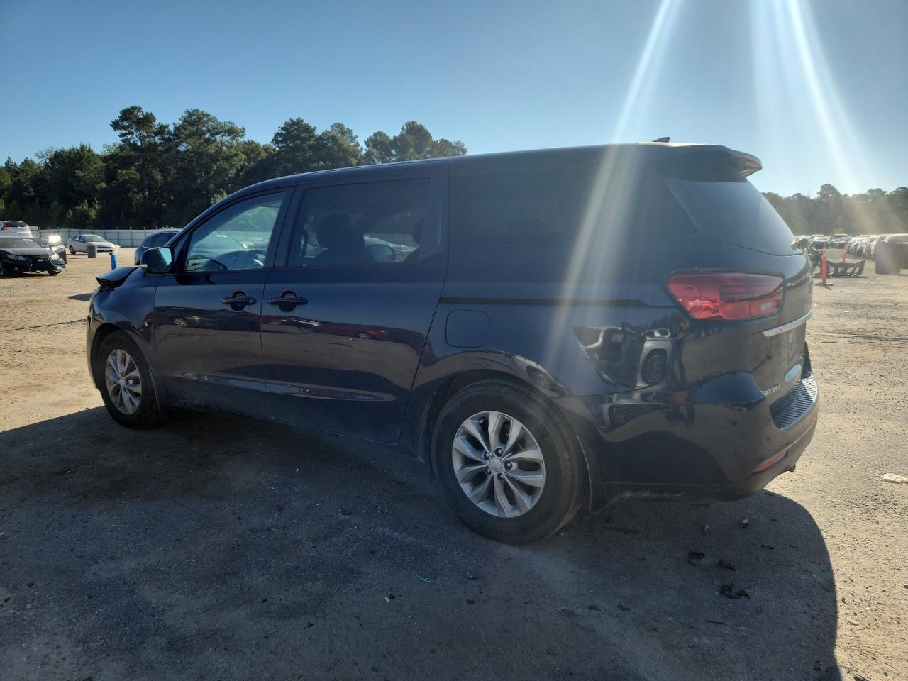2021 Kia Sedona Lx - Фото 2