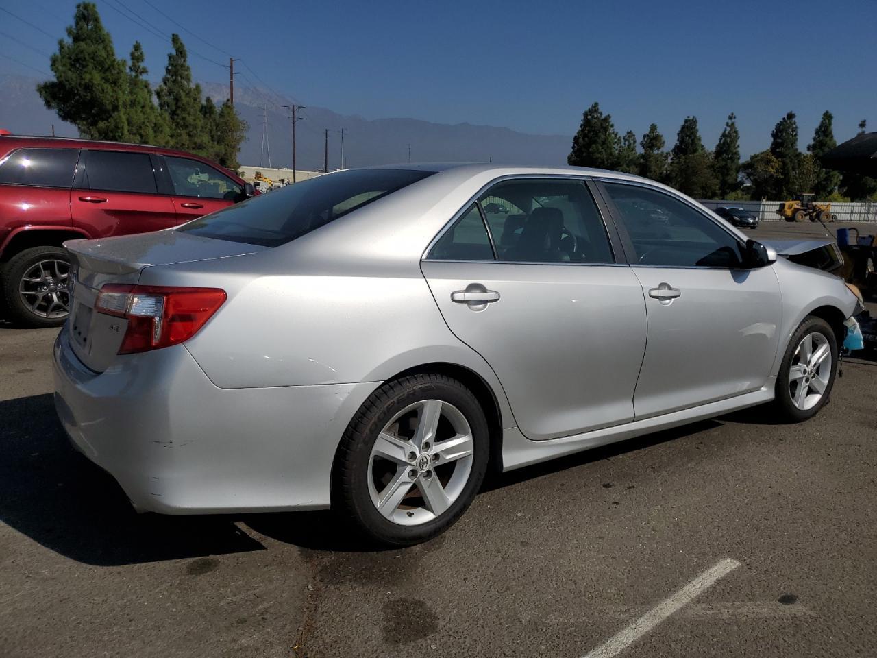 2012 Toyota Camry Base - Фото 3