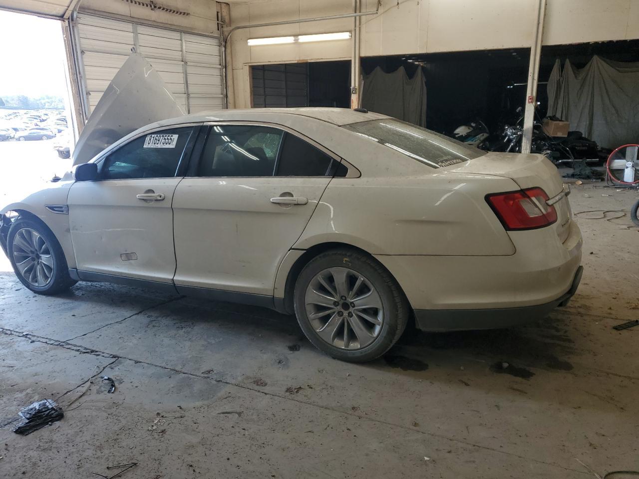 2010 Ford Taurus Limited - Фото 2