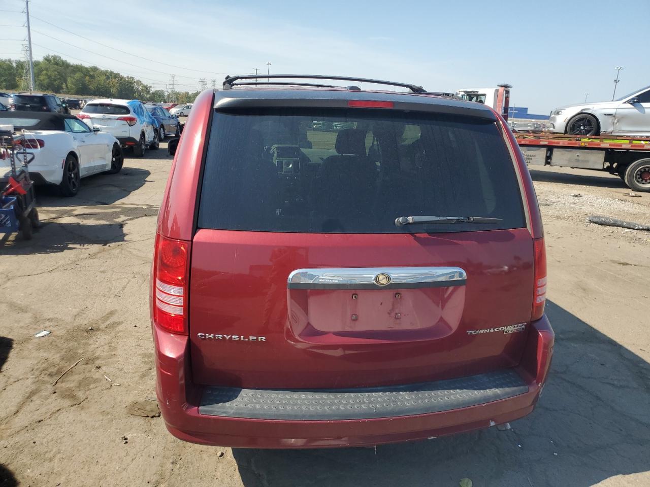 2010 Chrysler Town & Country Touring - Фото 6
