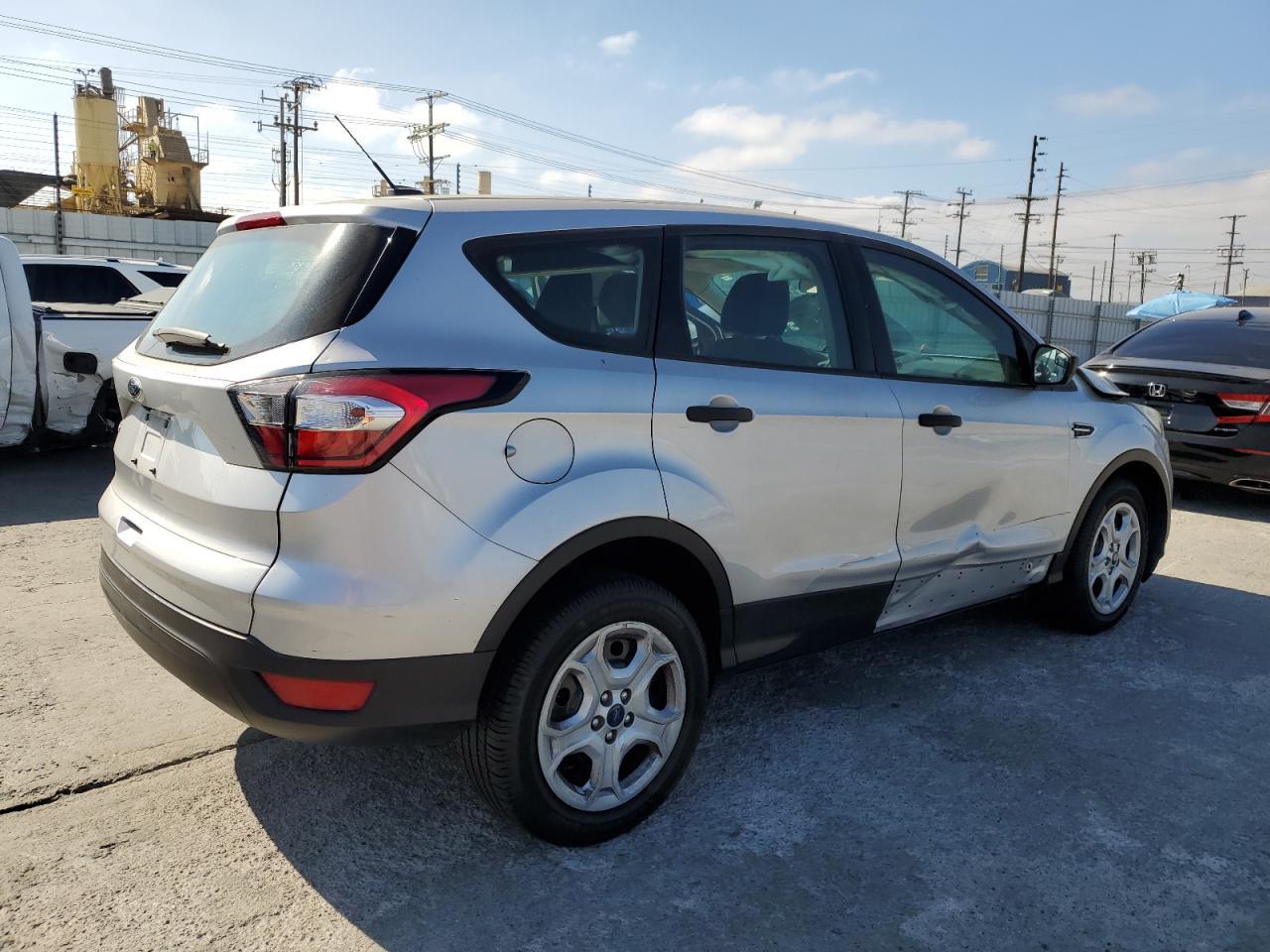 2017 Ford Escape S - Фото 3