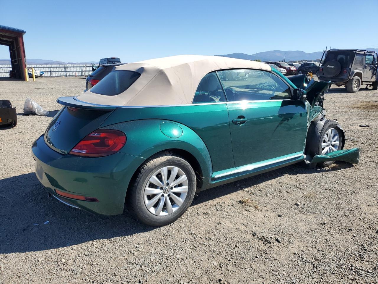 2017 Volkswagen Beetle S/Se - Фото 3