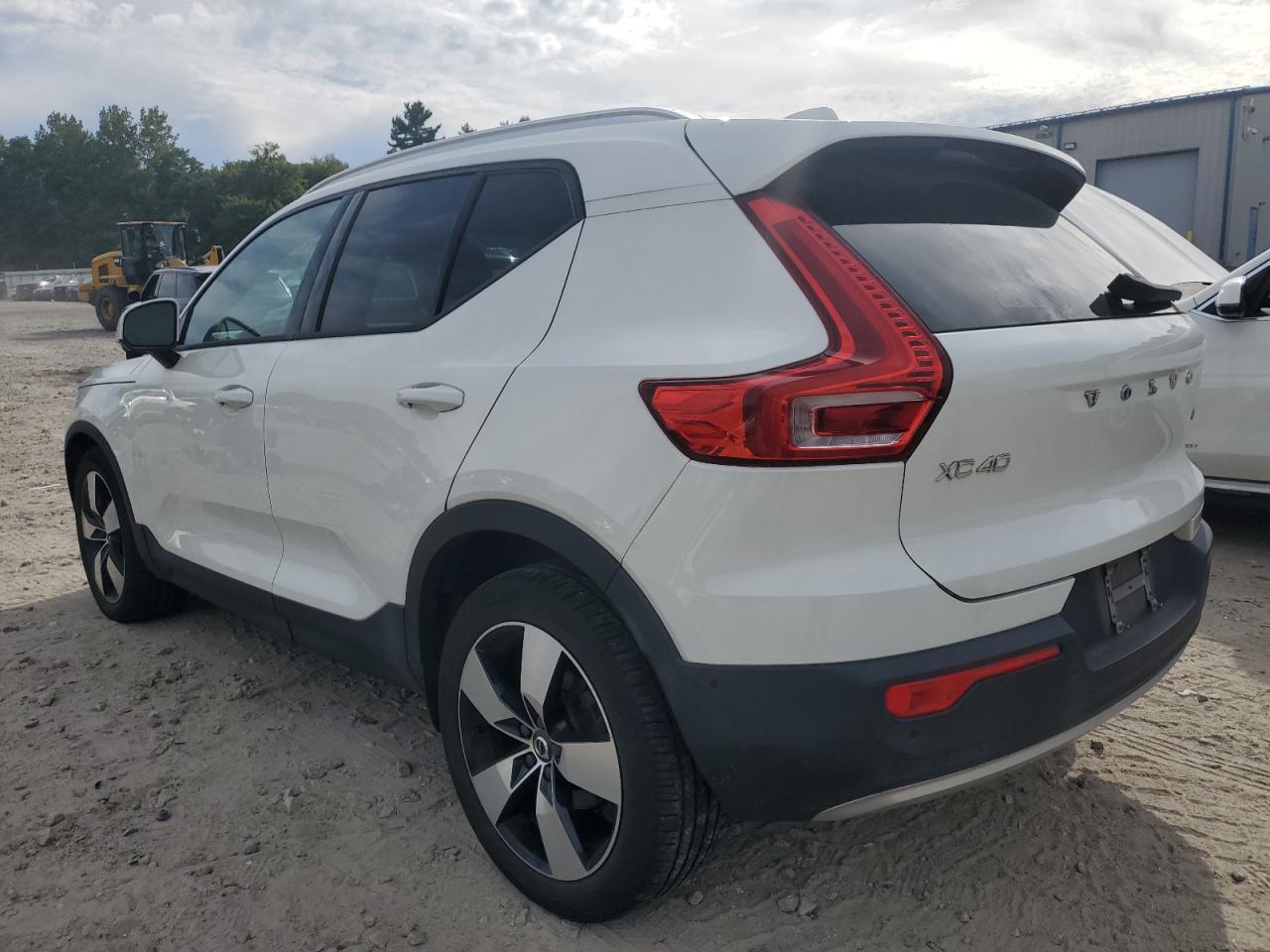2019 Volvo Xc40 T5 Momentum - Фото 2