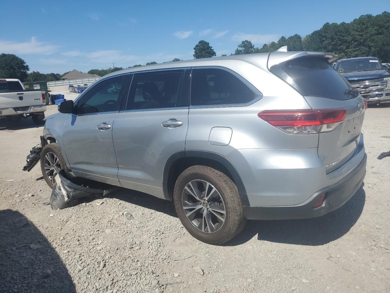 2018 Toyota Highlander Le - Image 2