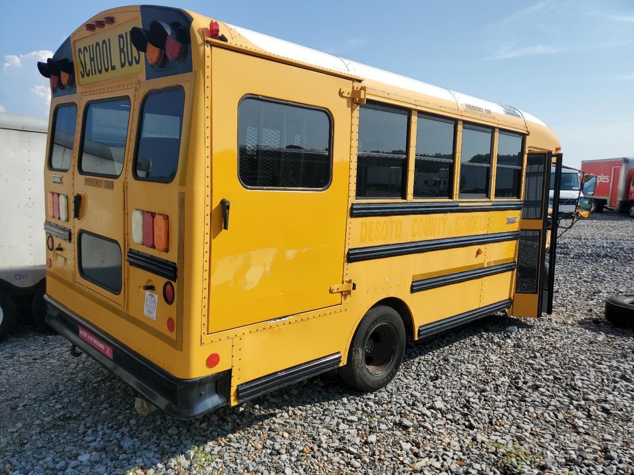 2010 Chev Express Cutaway G4500 - Image 4