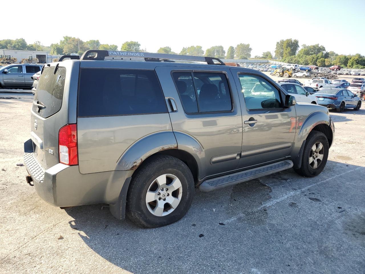 2005 Nissan Pathfinder Le - Image 3