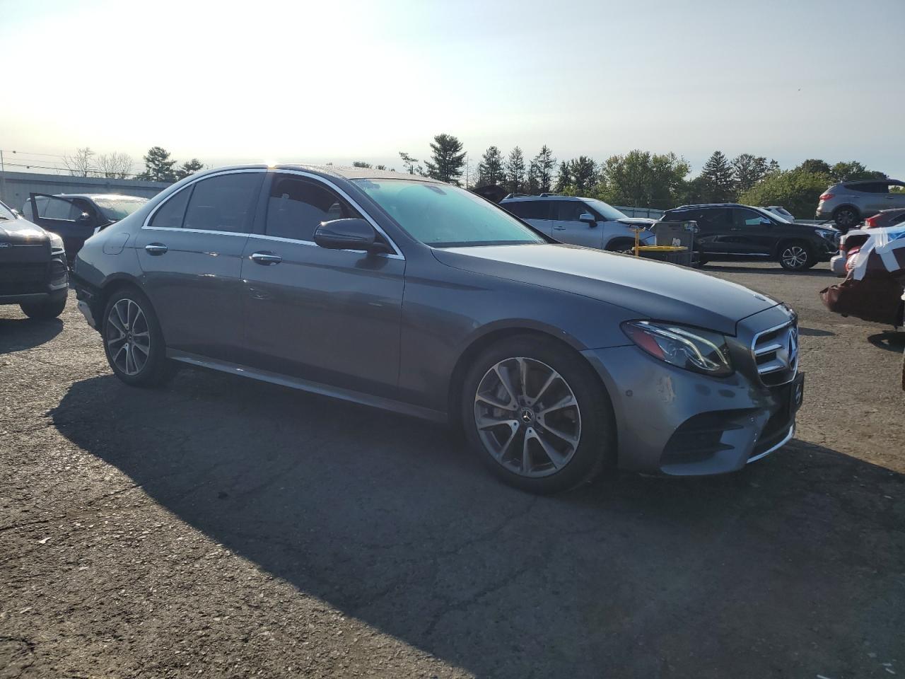 2018 Mercedes-Benz E 400 4Matic - Фото 4