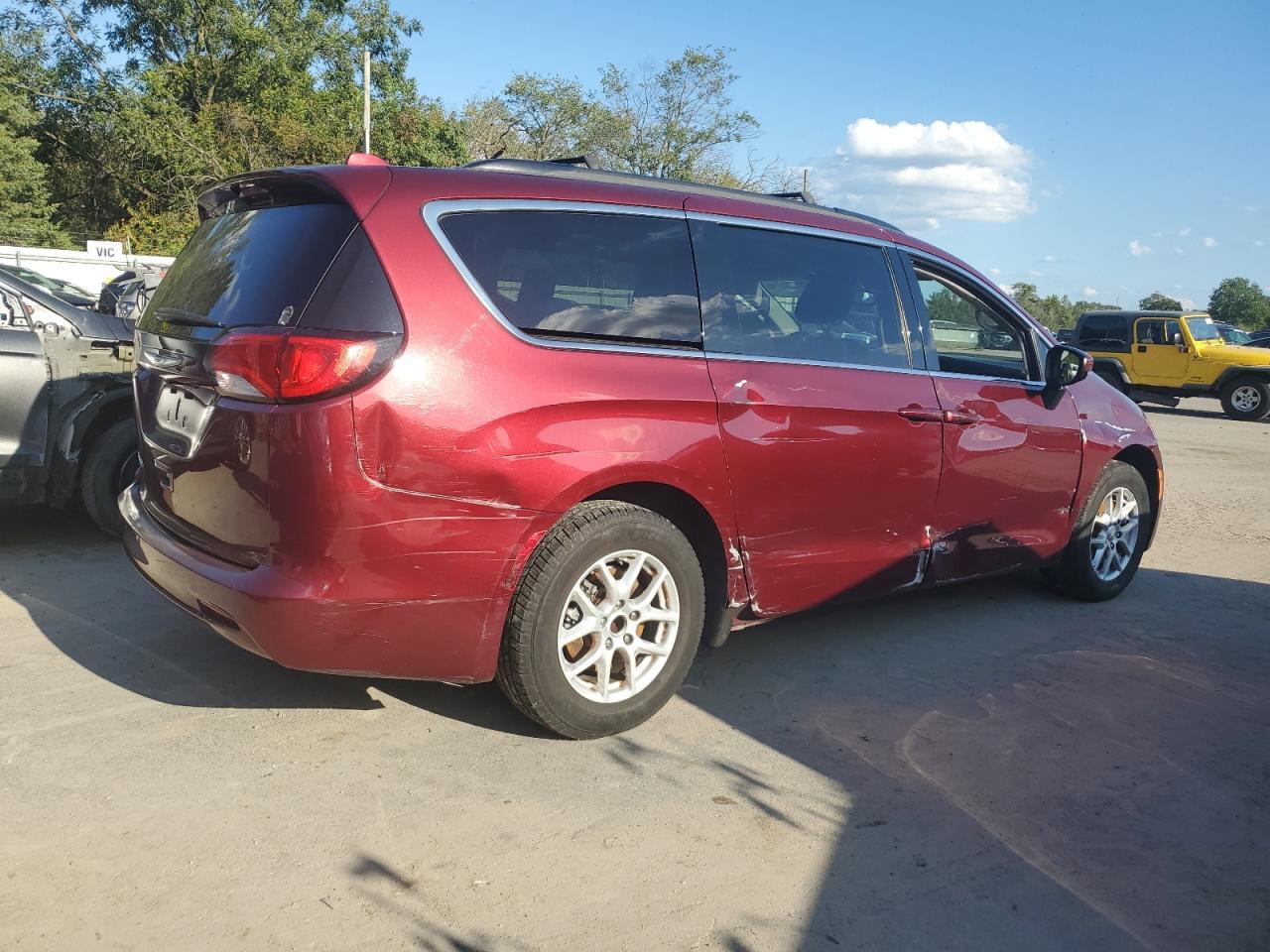 2017 Chrysler Pacifica Touring - Фото 3