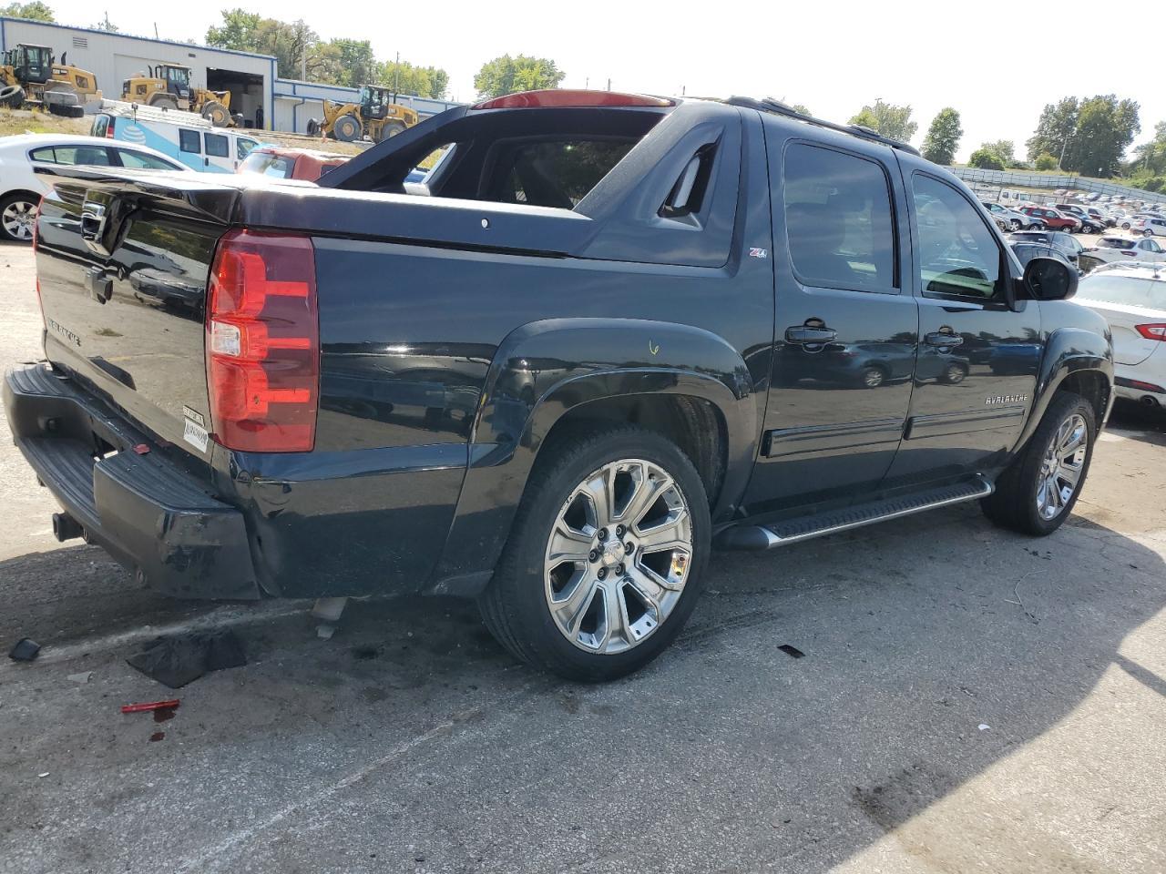 2011 Chevrolet Avalanche Lt - Фото 3