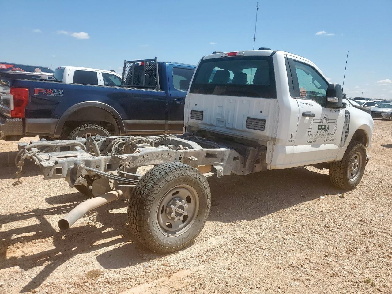2023 Ford F350 Super Duty - Фото 3