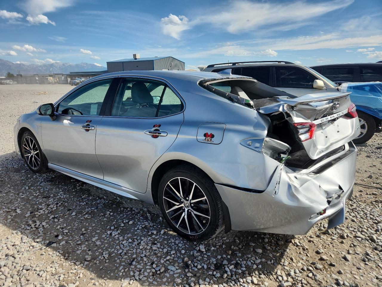 2021 Toyota Camry Se - Фото 2