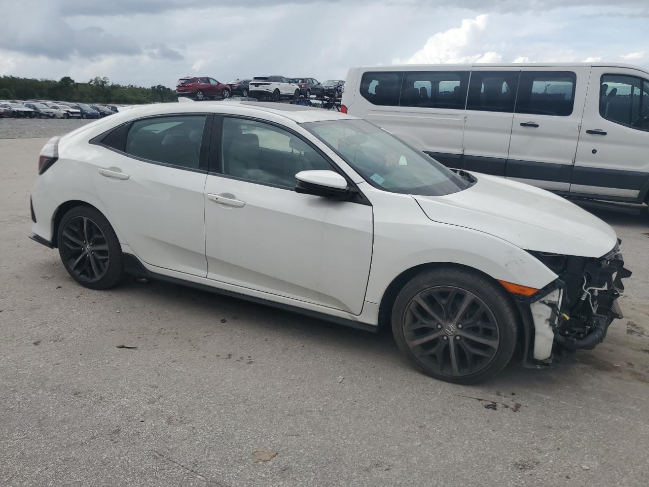 2020 Honda Civic Sport Touring - Image 4