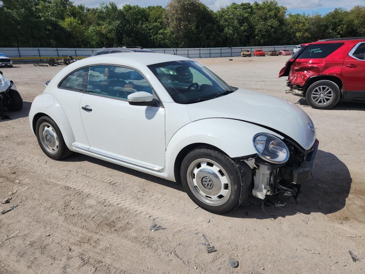 2016 Volkswagen Beetle 1.8T - Фото 4