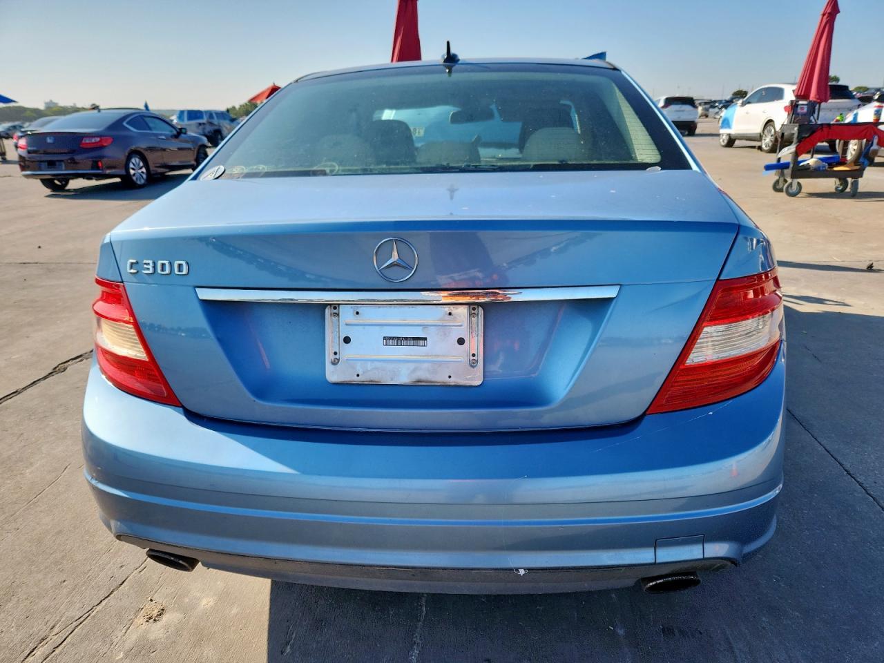 2010 Mercedes-Benz C 300 - Фото 6