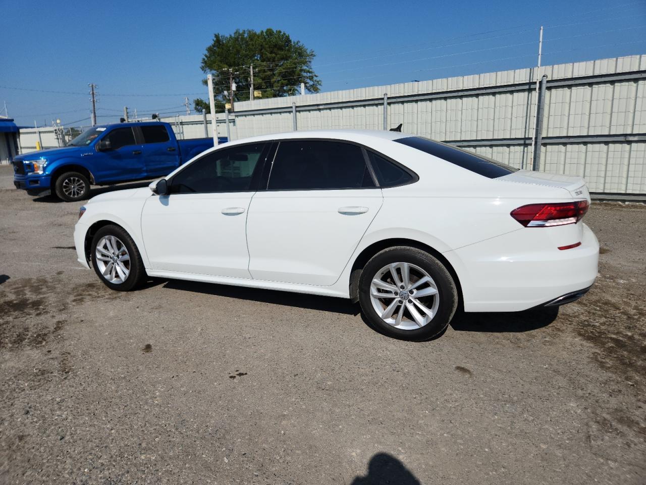 2021 Volkswagen Passat S - Фото 2