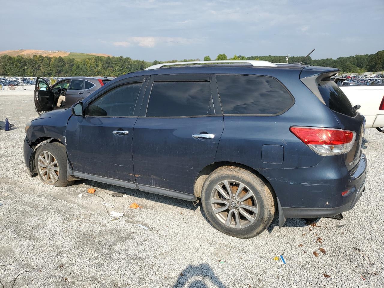 2014 Nissan Pathfinder S - Фото 2